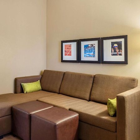 Comfort Inn & Suites At Crossplex Village Бирмингем Экстерьер фото