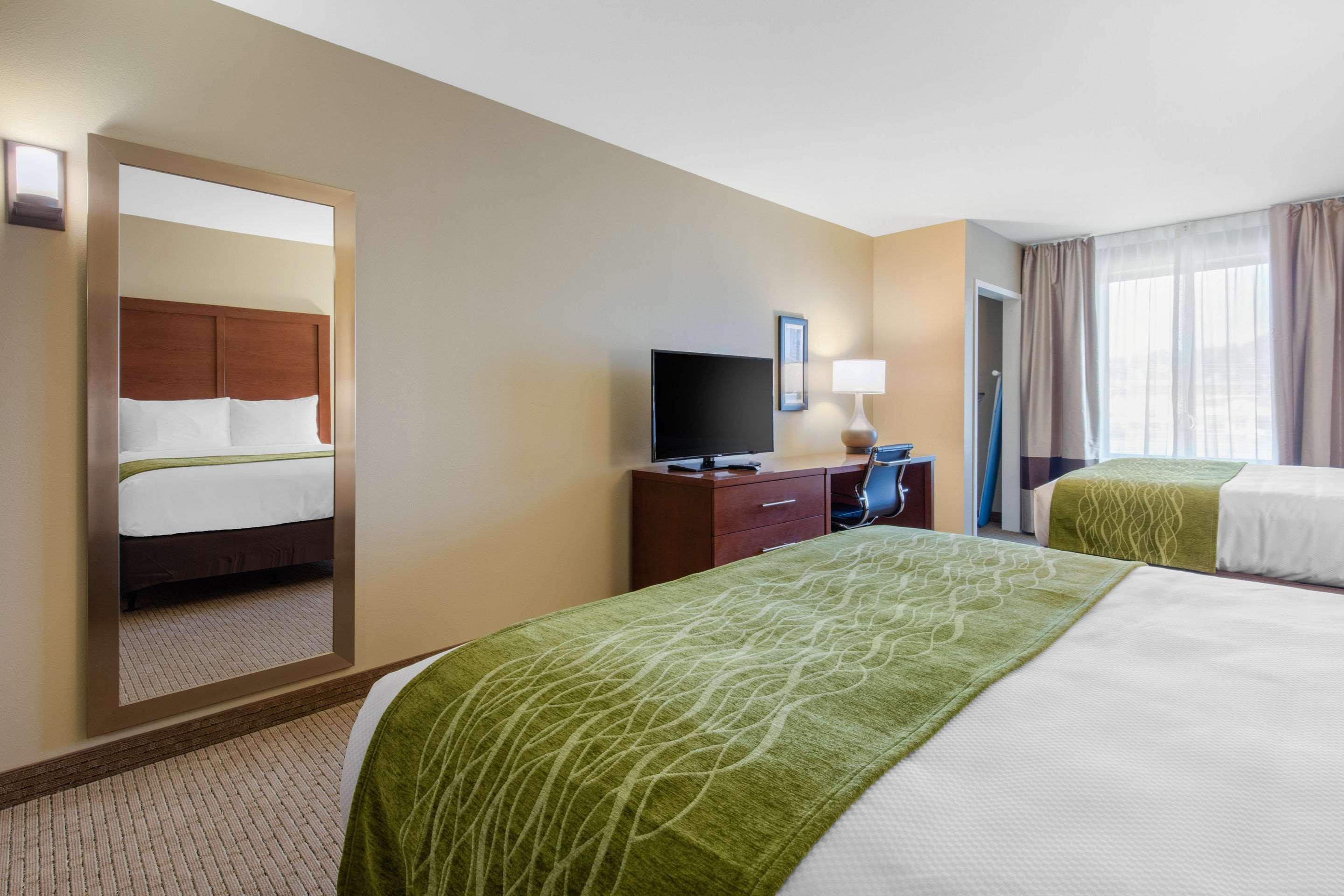 Comfort Inn & Suites At Crossplex Village Бирмингем Экстерьер фото