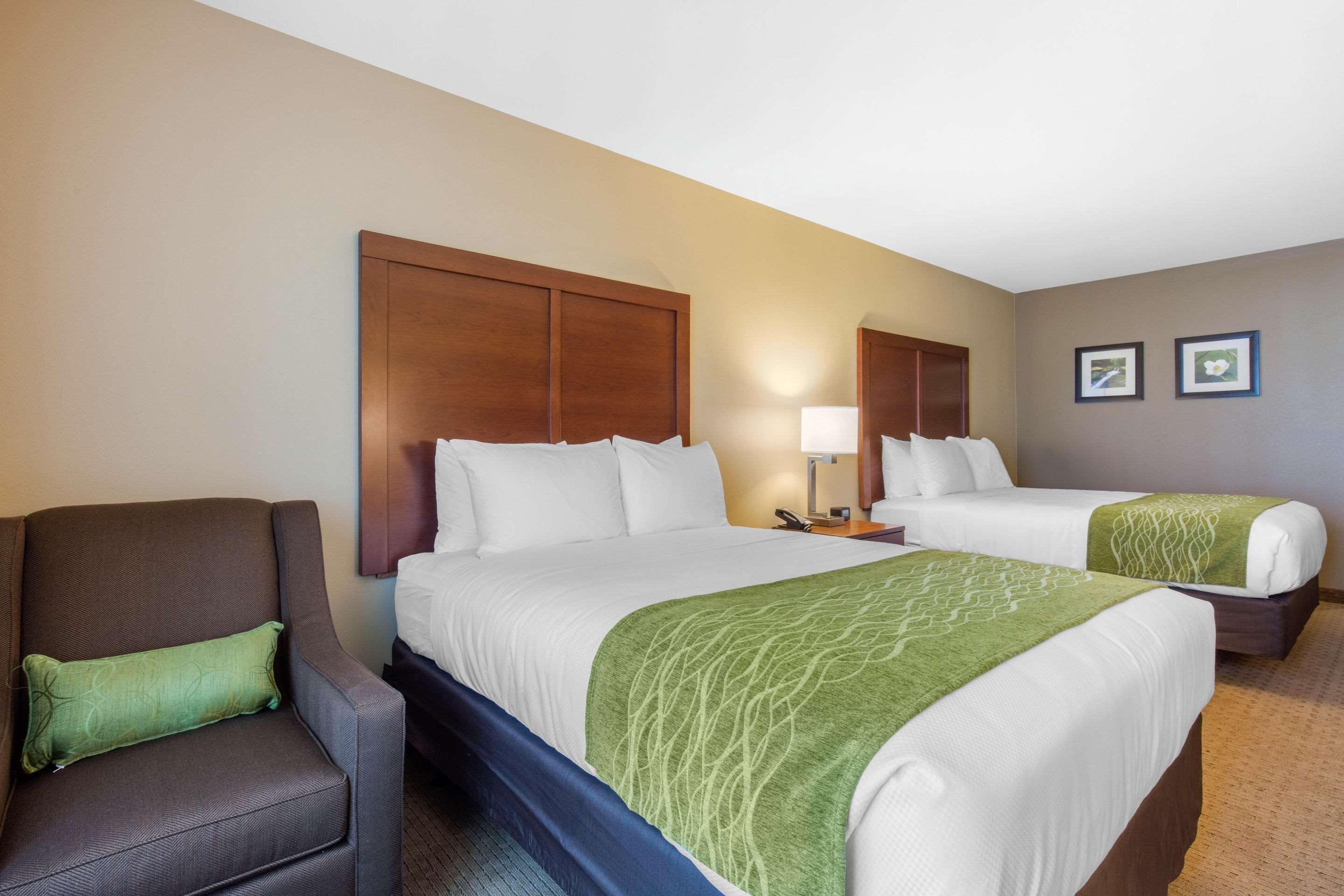 Comfort Inn & Suites At Crossplex Village Бирмингем Экстерьер фото