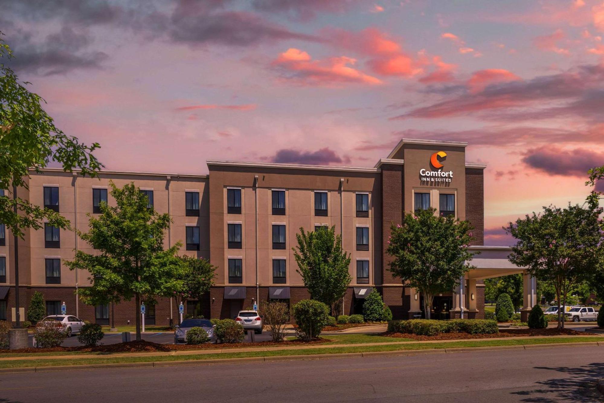 Comfort Inn & Suites At Crossplex Village Бирмингем Экстерьер фото