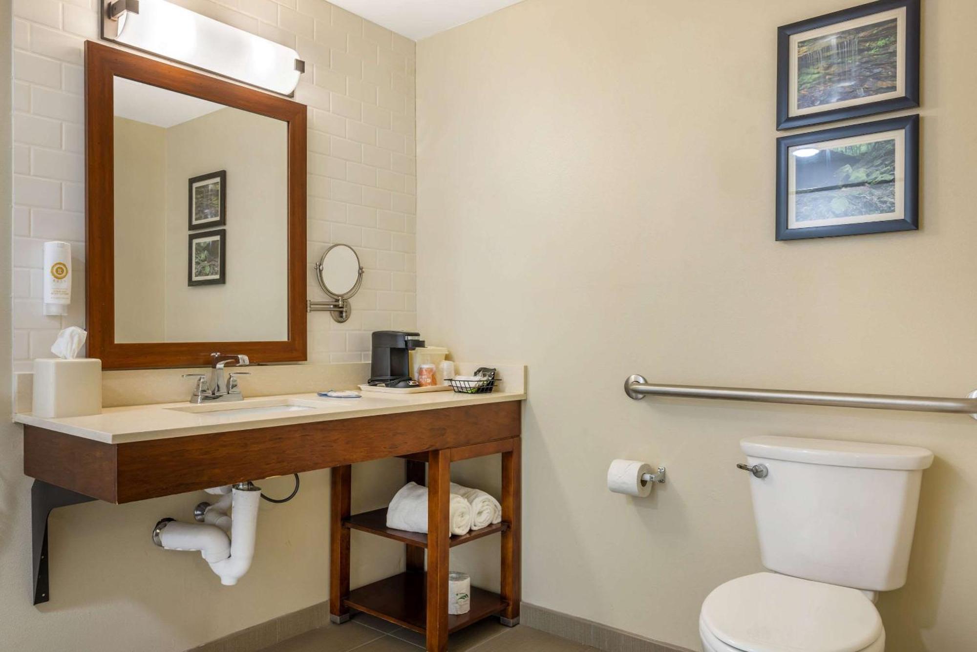 Comfort Inn & Suites At Crossplex Village Бирмингем Экстерьер фото