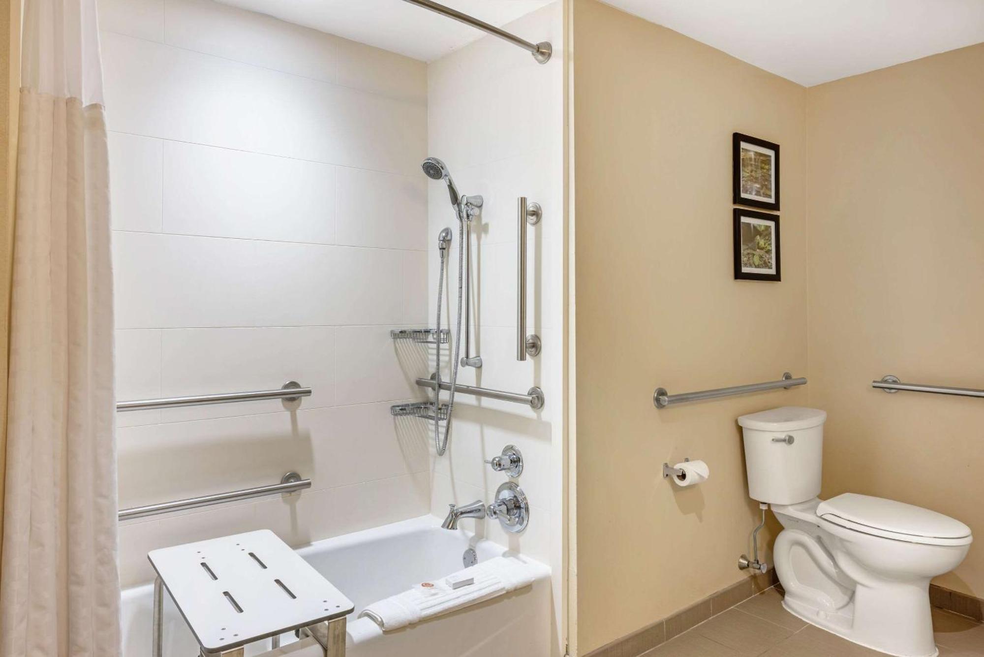 Comfort Inn & Suites At Crossplex Village Бирмингем Экстерьер фото