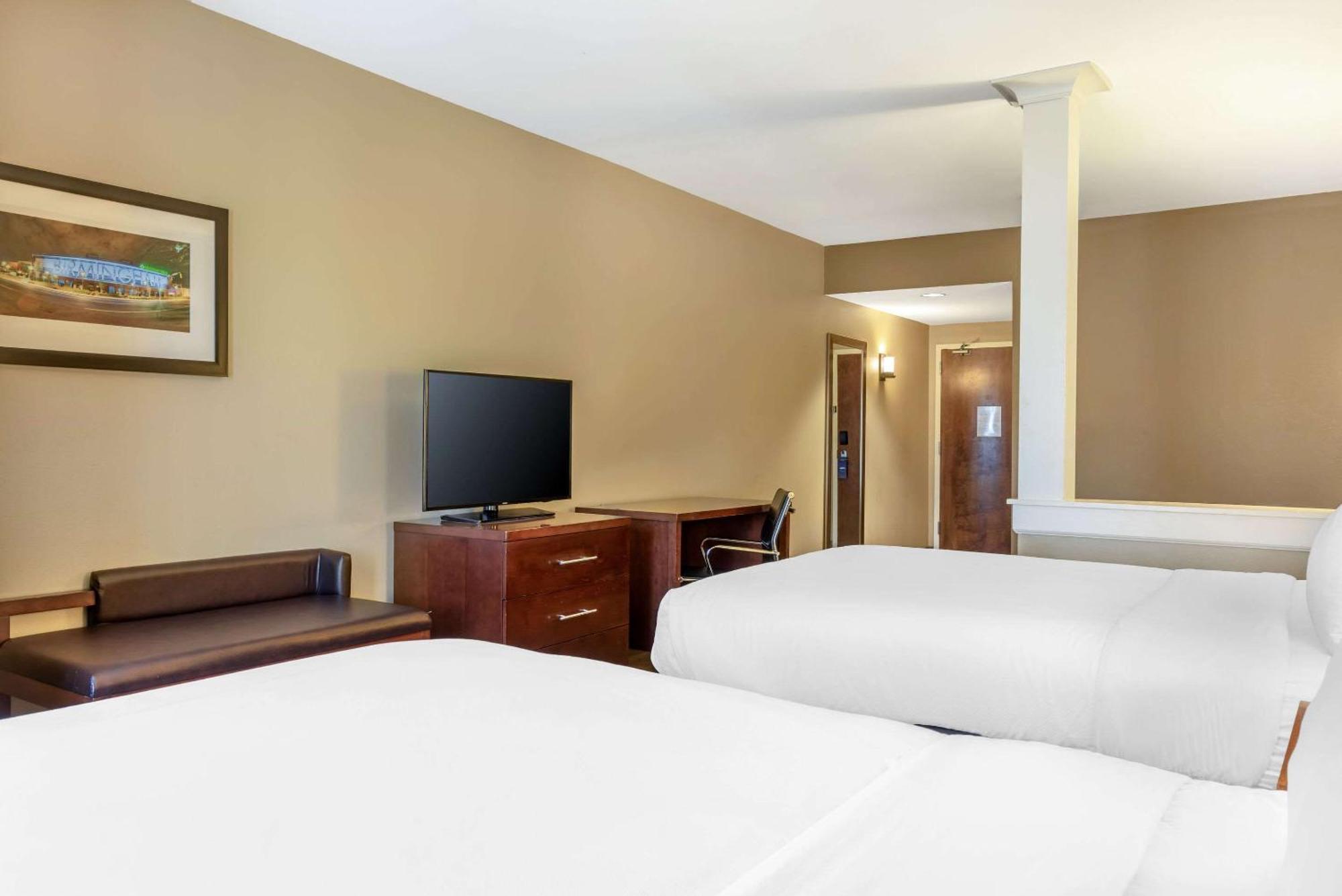 Comfort Inn & Suites At Crossplex Village Бирмингем Экстерьер фото