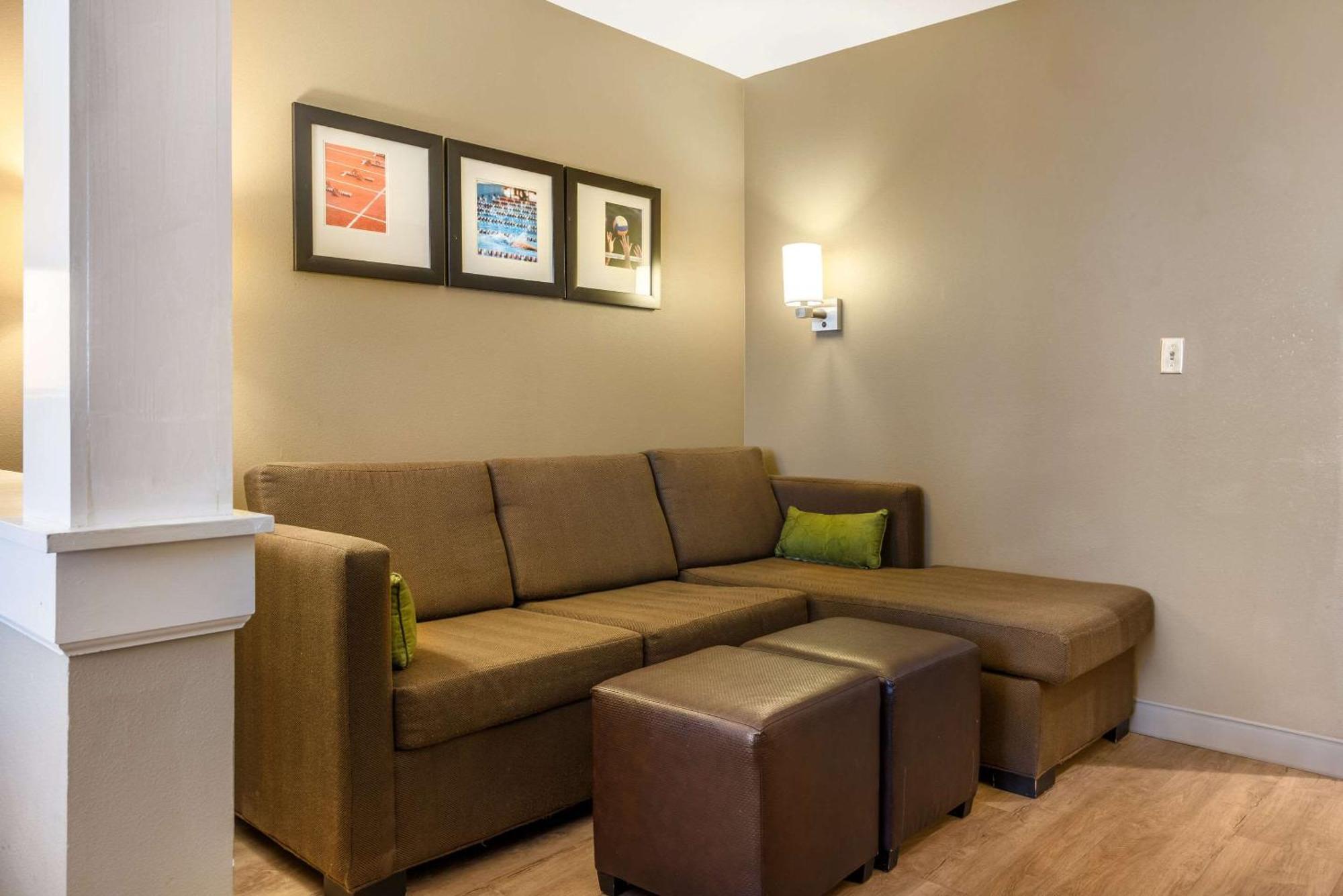Comfort Inn & Suites At Crossplex Village Бирмингем Экстерьер фото