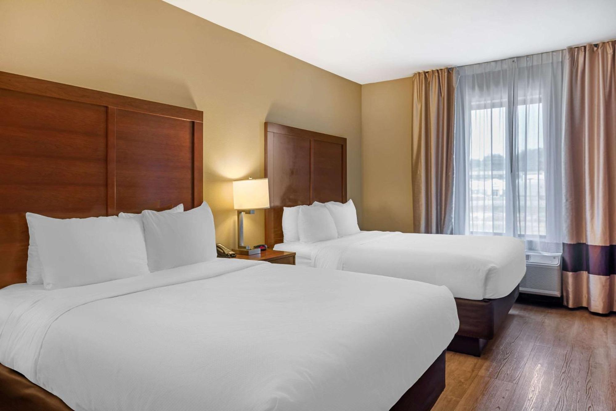 Comfort Inn & Suites At Crossplex Village Бирмингем Экстерьер фото