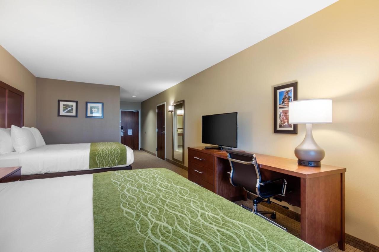 Comfort Inn & Suites At Crossplex Village Бирмингем Экстерьер фото